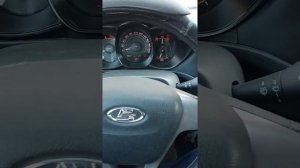 Закрываем ладу Весту с работающим двигателем...отличная функция.!!!.