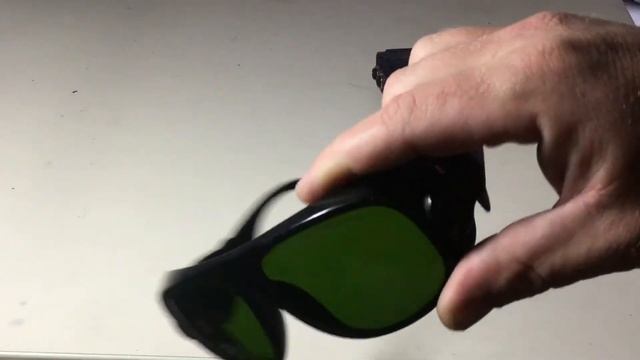 Han Solo's Snub Nosed DL-44 Laser Pistol смотреть онлайн