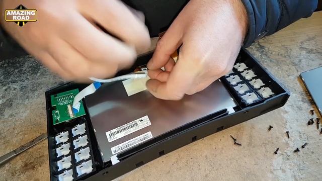 Mercedes W211 COMAND Replacing the Broken Screen with Your Hands / Replace COMAND смотреть онлайн