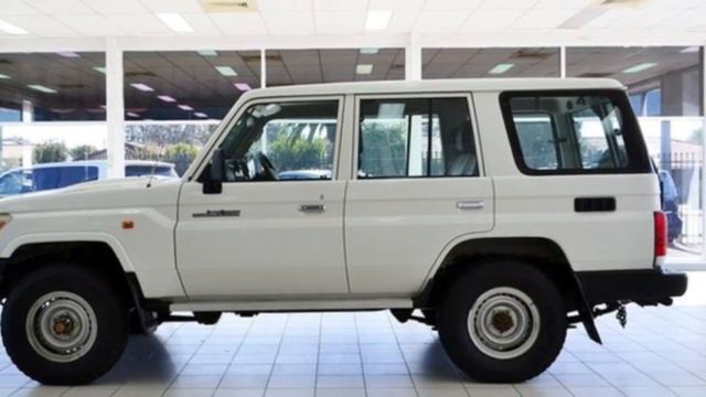 2012 Toyota Landcruiser VDJ76R MY12 Update Workmate (4x4) White 5 Speed Manual Wagon