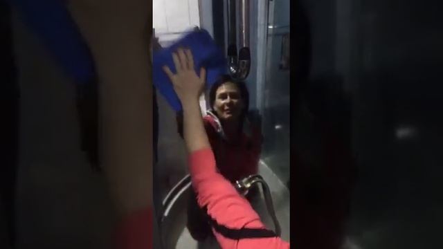 Салфетка Сплиттер легко отмыла известковый и мыльный налет в душе. Гринвей отзывы. смотреть онлайн