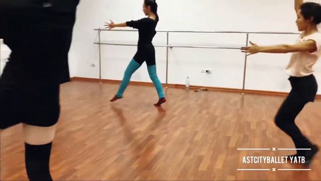 Contemporary dance etude #astcityballet Sunday training #adylerkinbaevballet смотреть онлайн