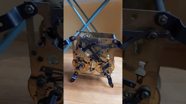 Mechanizm balansowy zegara Metron смотреть онлайн