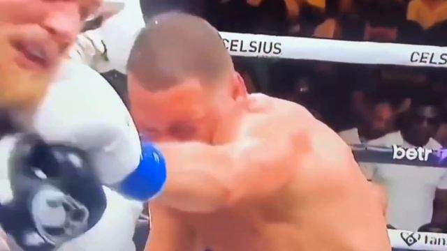 Джейк Пол победил бойца UFC Нейта Диаза единогласным решением судей смотреть онлайн