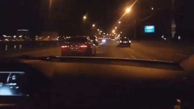 Золотая молодежь катается по встречке в Москве смотреть онлайн