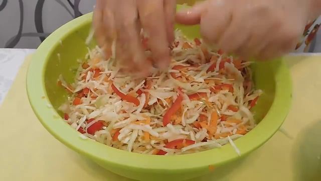 Экспресс рецепт oбалденного салата на зиму!!Съедается как семечки:) смотреть онлайн