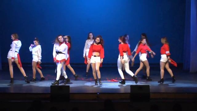 IZ*ONE - La Vie en Rose cover by IKILY смотреть онлайн
