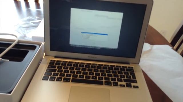 UNBOXING MACBOOK AIR 13 INCH 2015 APPLE смотреть онлайн