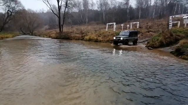 Брод через реку Рожайка в Домодедово. УАЗ OffRoad смотреть онлайн