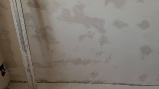 ...главное вовремя остановиться. Вот что получилось после шлифовки ЗАКАЗЧИЦЕЙ стены. смотреть онлайн