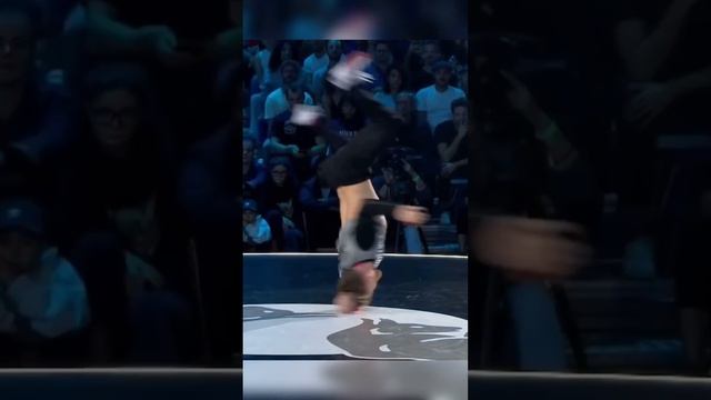 Bboy Lil Kev исполняет мув! смотреть онлайн
