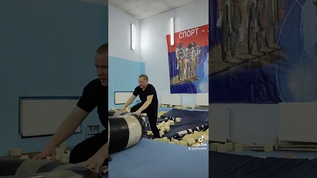 Обучение сальто назад! Как научится выполнять сальто назад! смотреть онлайн