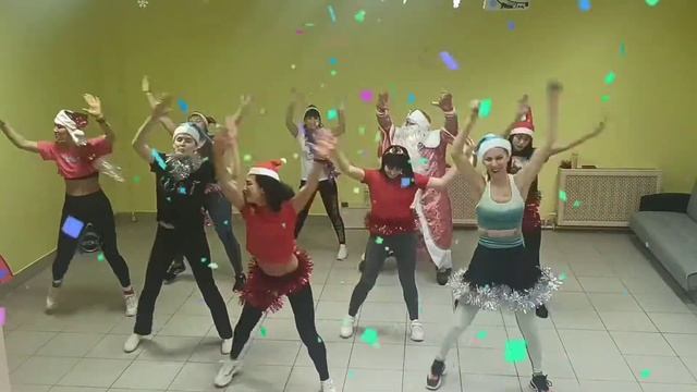 НОВОГОДНЯЯ @oliviaperez.86 #zumbafitness#zumba_olivia #зумба_с_оливией смотреть онлайн