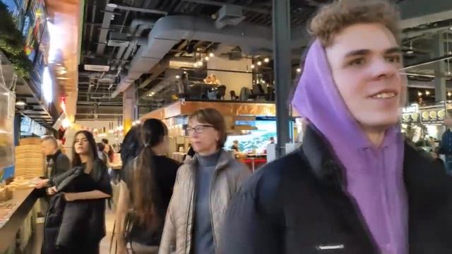 Кореш подкатил к Крисвейв, а она отшила как Фруктозка Строго