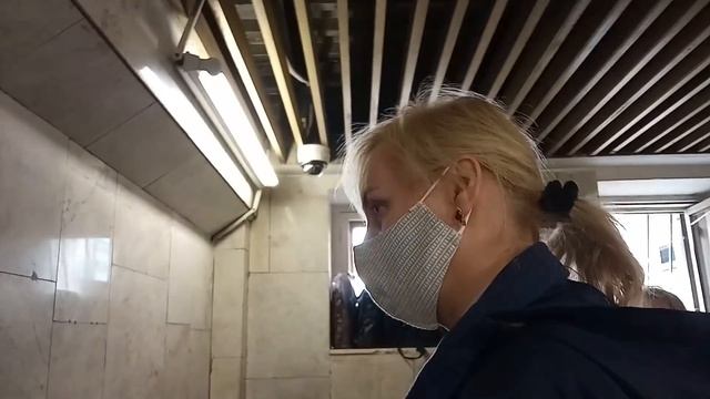 Девушке стало плохо из-за контролеров. Вызвали скорую. Спасение пассажиров. Павелецкая. смотреть онлайн