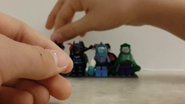 Lego Batman - Minifigure Collection Review (обзор) смотреть онлайн