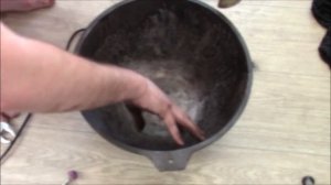 Как восстановить ржавый чугунный казан ! Два способа. Один сработал !