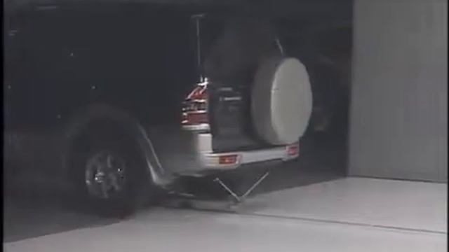 Vehicule Crash Test 2001 Mitsubishi Montero _ Pajero 5 M.P.H ) Rear into Flat Barrier IIHS-Extreme смотреть онлайн