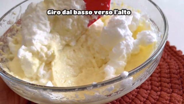 SARÀ IL TUO NUOVO DOLCE PREFERITO - TORTA CON YOGURT GRECO E COCCO - смотреть онлайн