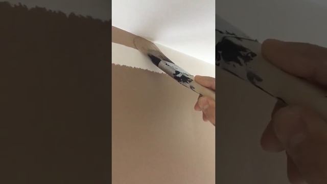 Подводка кисточкой в стык стены и потолка. смотреть онлайн