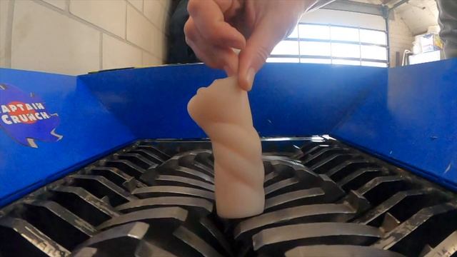 SHREDDER VS "SPECIAL" RUBBER TOY смотреть онлайн