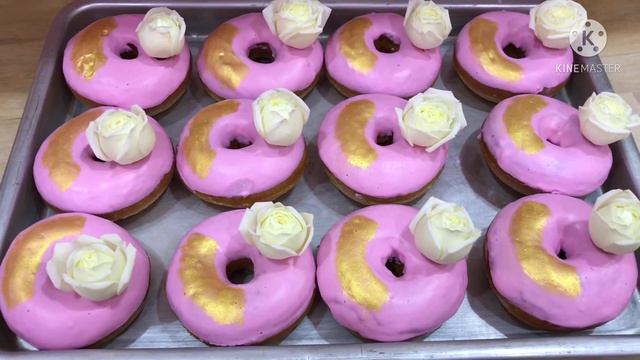 Doughnut with gold design and spray rose my own vesion смотреть онлайн