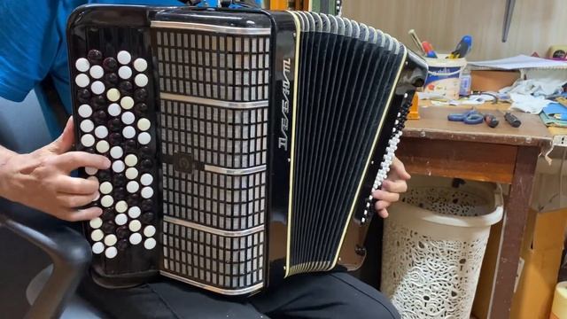 Пятирядный баян Дебют в продажу. смотреть онлайн