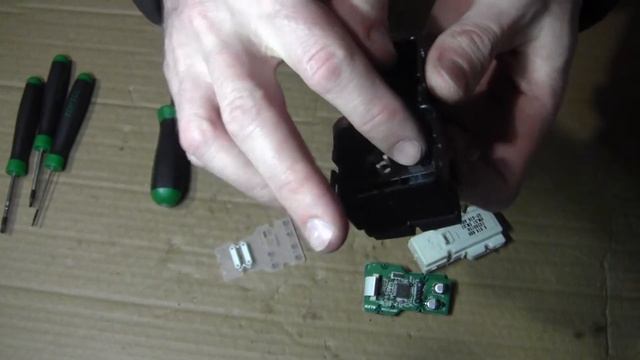 BMW - 7 series ( Е65/66 ) Блок управления шторками в дверях . Что внутри ? Как разобрать ? смотреть онлайн