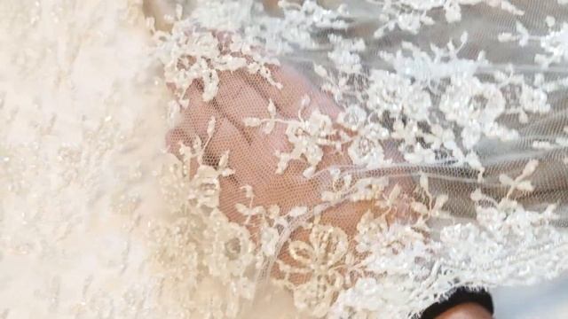 ф3364 Кремовая ткань с бисерными цветами и бантиками смотреть онлайн