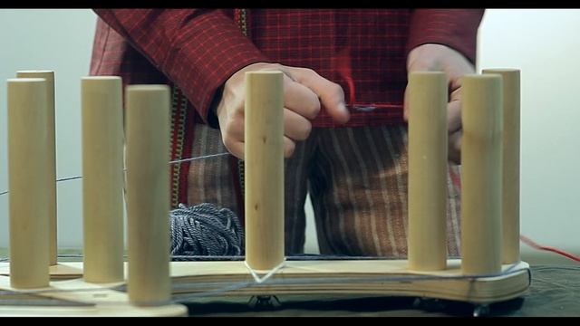 Ткачество. Заправка лентоткацкого станка. / Cтарый солдат смотреть онлайн