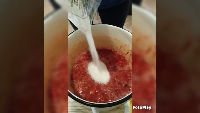 Заготовки на зиму. Замороженная клубника с сахаром. смотреть онлайн