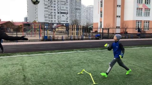ЗАБЕЙ ГОЛ ЧТОБЫ ВЫЖИТЬ! ПРОИГРАЛ - делай ВСЕ сначала! Вратарский выход на мяч в воздухе! смотреть онлайн