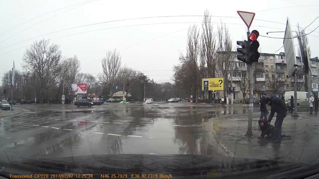 Гололед ничто! Телефон всё! смотреть онлайн