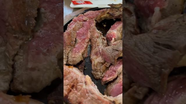 ФЛОРЕНТИЙСКИЙ СТЕЙК РИБАЙ ВЕСОМ 2 кг. На рынке во Флоренции #500супов #шефшаров #стейк #мясо #рынок смотреть онлайн