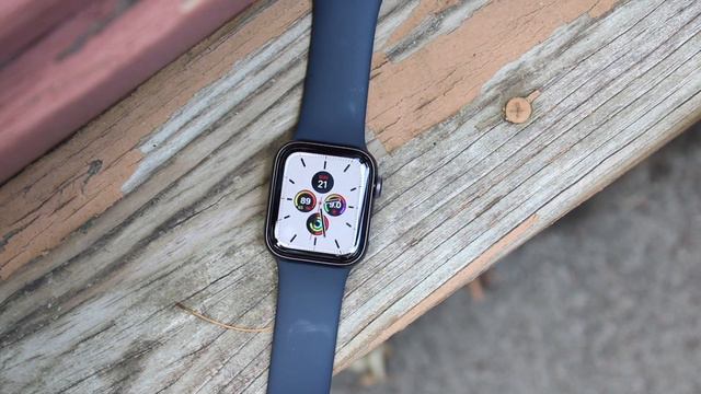 Apple Watch SE Vs Apple Watch Series 5! (Comparison) (Review)