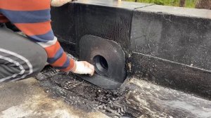 Монтаж парапетной воронки на плоской кровле. #кровля #технониколь #кровлясервис