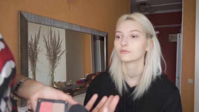 Делаю макияж подписчице // Макияж для блондинок розовыми тенями Jeffree Star смотреть онлайн