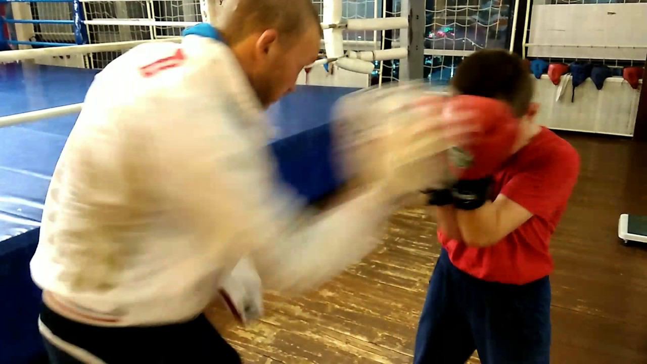 Бокс, лапы, ближний бой. Защита и удары. смотреть онлайн