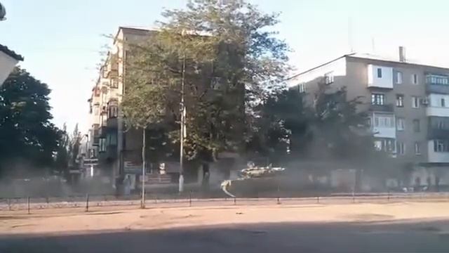 Торез, подкрепление ополченцам, танки! 12.06.2014 смотреть онлайн