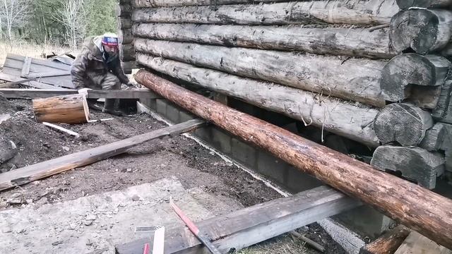 Замена нижних венцов своими руками