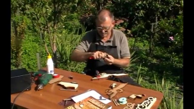 Мастер-класс резьбы по дереву, WOODWORKING INTARSIA. Часть 2 смотреть онлайн