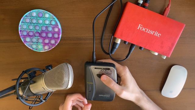 Помехи радио на доисторическом плеере Walkman смотреть онлайн