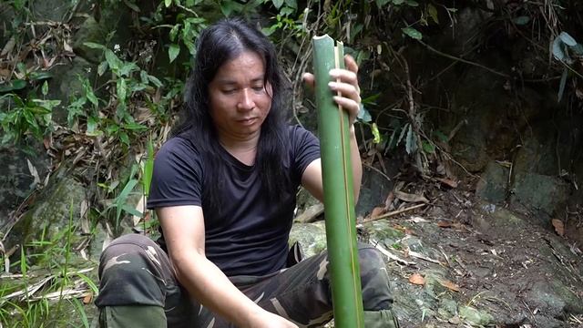 Stream Fishing, Bamboo Overnight Survival Hut: Survival Alone | EP.252 смотреть онлайн