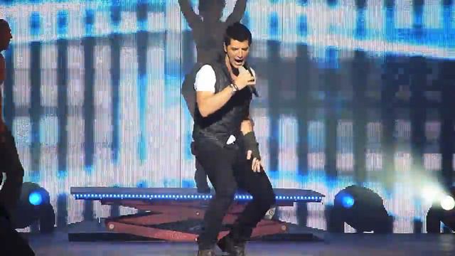 Sakis Rouvas - Parafora Live @ Athinon Arena.mov