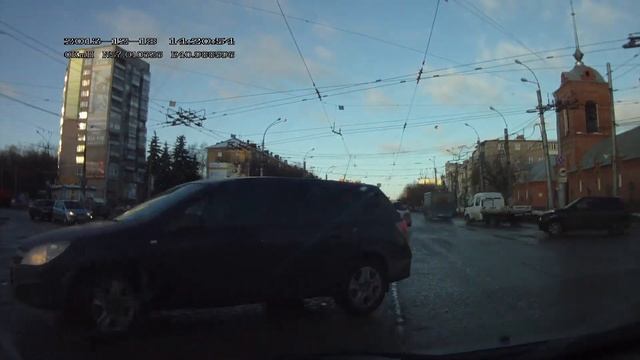 г. Иваново, перекресток Энгельса-Громобоя, светофор стух. смотреть онлайн