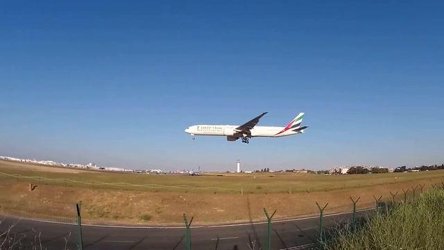 Boeing 777 aterragem RWY03 Lisboa Airport смотреть онлайн