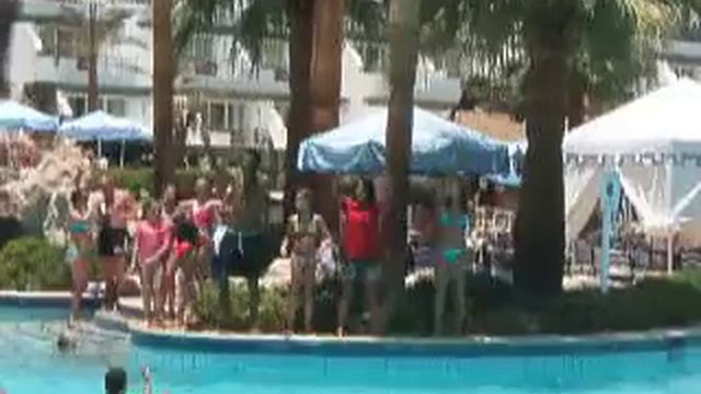 La Bomba dance in Egypt :P Ahmed and Heba xD смотреть онлайн