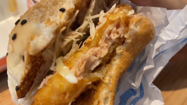 Singapore McDonald's menu | Hokkaido Salmon & McSpicy value meal with Chocolate Pie смотреть онлайн