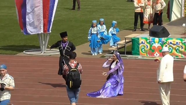 Сабантуй в Йошкар-Оле. Азербайджанский танец смотреть онлайн
