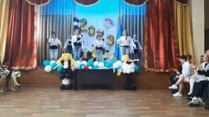 Офигенный танец родителей для выпускников со словами пожелания!